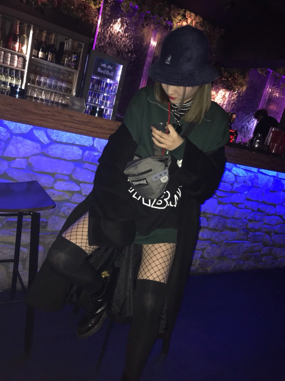 「KANGOL、THRASHER、ニーハイソックス、網タイツ」｜「KANGOLの『FUDGE(ファッジ)12月号掲載』『mini(ミニ)12月号掲載』『ViVi1月号掲載』【KANGOL】Furgora Casual / 【カンゴール】ファーゴラ カジュアル（ハット、ブルー系）」を使った、ㅁㅅㅌ さん（レディース・170cm）の春コーディネートの1枚目の写真