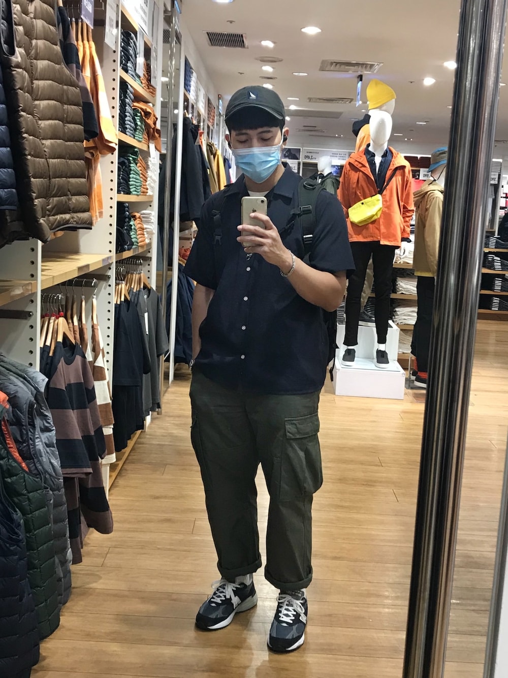 「new balance 993」｜「JKSのアイテム（チノパンツ、グリーン系）」を使った、leonard.131さん（メンズ・174cm）の冬コーディネートの1枚目の写真