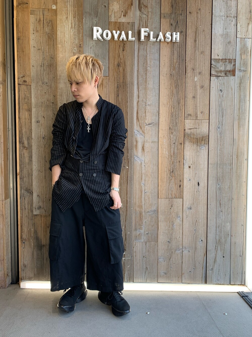 BED J.W. FORDのノーカラージャケットを使った人気ファッション
