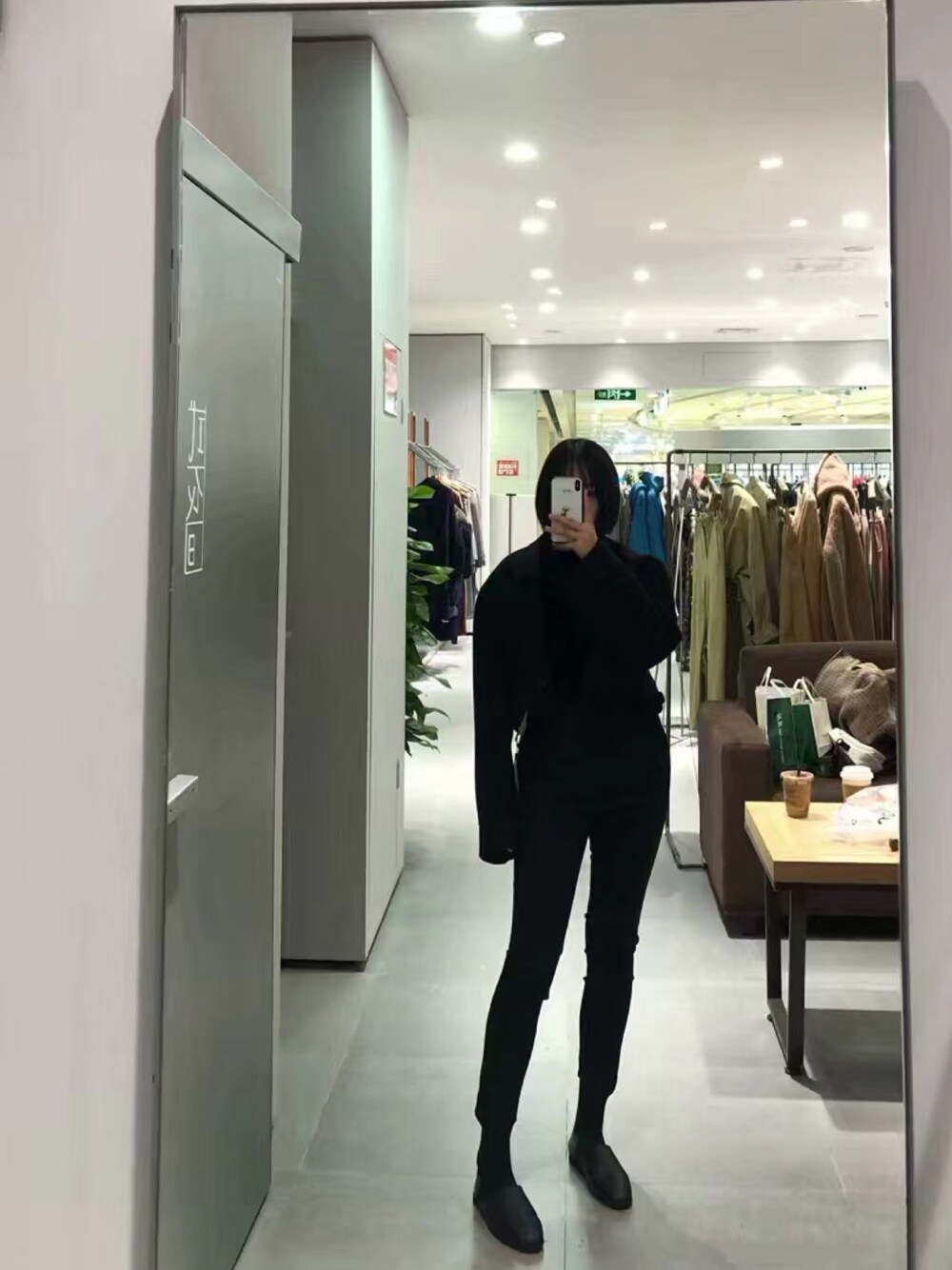 「JNBYのアイテム（ブルゾン、ブラック系）」を使った、小飞鱼さん（レディース・160cm）の春コーディネートの1枚目の写真