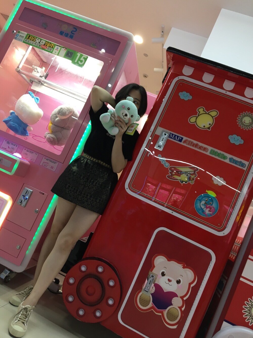 「SPALWARTのアイテム（スニーカー、ベージュ系）」を使った、小飞鱼さん（レディース・160cm）の春コーディネートの1枚目の写真