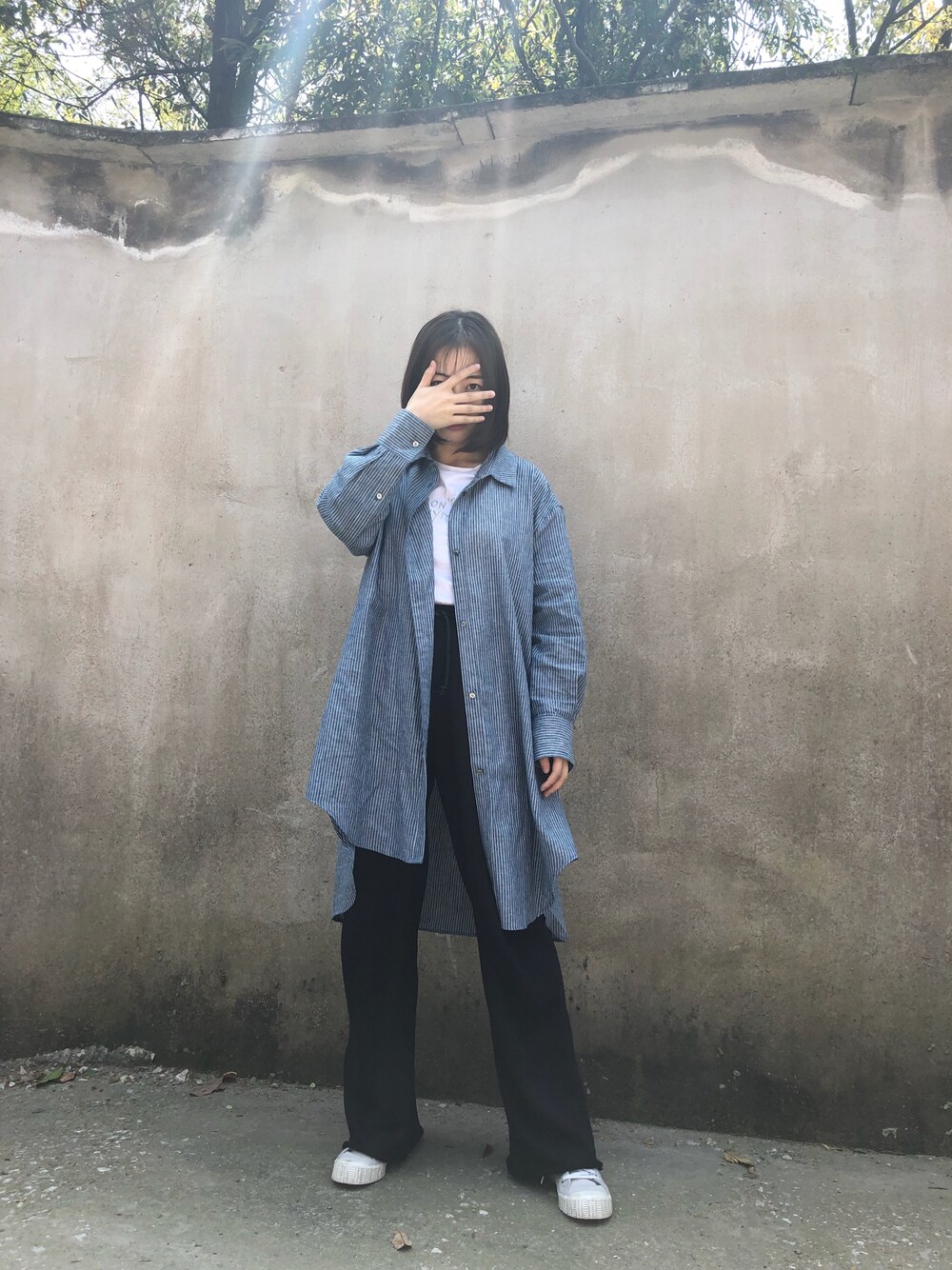 「JNBYのアイテム（シャツ/ブラウス、ブルー系）」を使った、小飞鱼さん（レディース・160cm）の春コーディネートの1枚目の写真