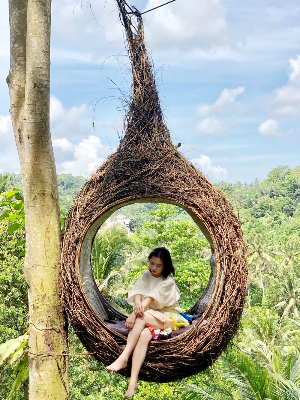 「Rhode resortのアイテム（ワンピース、ホワイト系）」を使った、小飞鱼さん（レディース・160cm）の春コーディネートの1枚目の写真