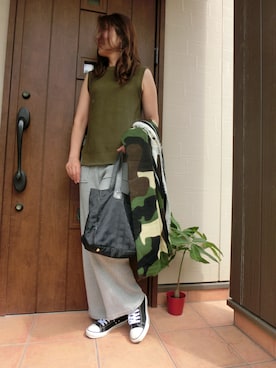 「アーミー」｜「アイテム（Tシャツ/カットソー）」を使った、Rieさん（レディース・168cm）の秋コーディネート