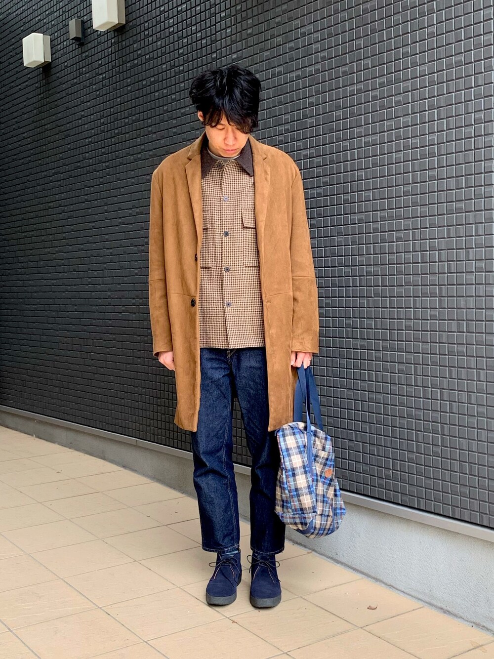 「ZARAのスエードテイストチェスターコート（チェスターコート、ブラウン系）」を使った、FUJIMAさん（メンズ・180cm）の冬コーディネートの1枚目の写真