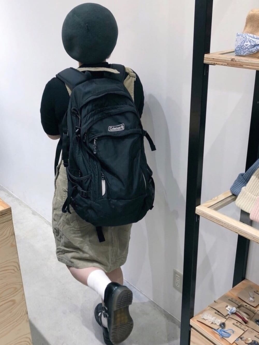 「古着、秋のコーデ、ユニクロ、ドクターマーチン、古着MIX、シンプルコーデ、ぽっちゃり、秋カラー、14+、おしゃれさんと繋がりたい」｜「Dr. Martensのアイテム（ブーツ、ブラック系）」を使った、14+ イオンモール座間店 スタッフさん（レディース・152cm）の夏コーディネートの1枚目の写真