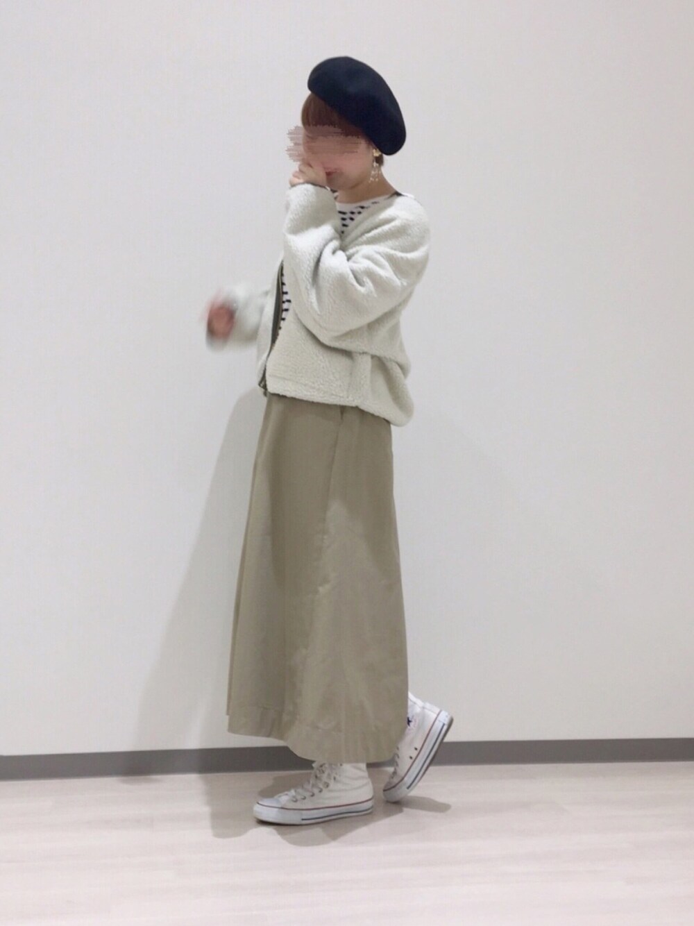 「秋コーデ、オトナカジュアル、シンプル、モコモコアウター、Dickies、ベレー帽、14+、イチヨンプラス、帽子、おしゃれさんと繋がりたい」｜「14+の杢カラーベレー帽 / ber（ハンチング/ベレー帽、ブラック系）」を使った、14+ イオンモール座間店 スタッフさん（レディース・160cm）の秋コーディネートの1枚目の写真