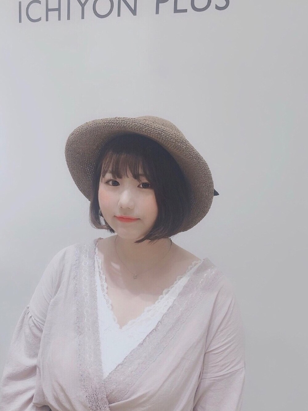 「帽子、帽子かぶろう会、おしゃれさんと繋がりたい、14+、フェミニン×カジュアル、フェミニン、フェミニンスタイル、夏コーデ、夏、夏デート」｜「14+のアイテム（ハット、ブラウン系）」を使った、14+ イオンモール座間店 スタッフさん（レディース・160cm）の夏コーディネートの1枚目の写真