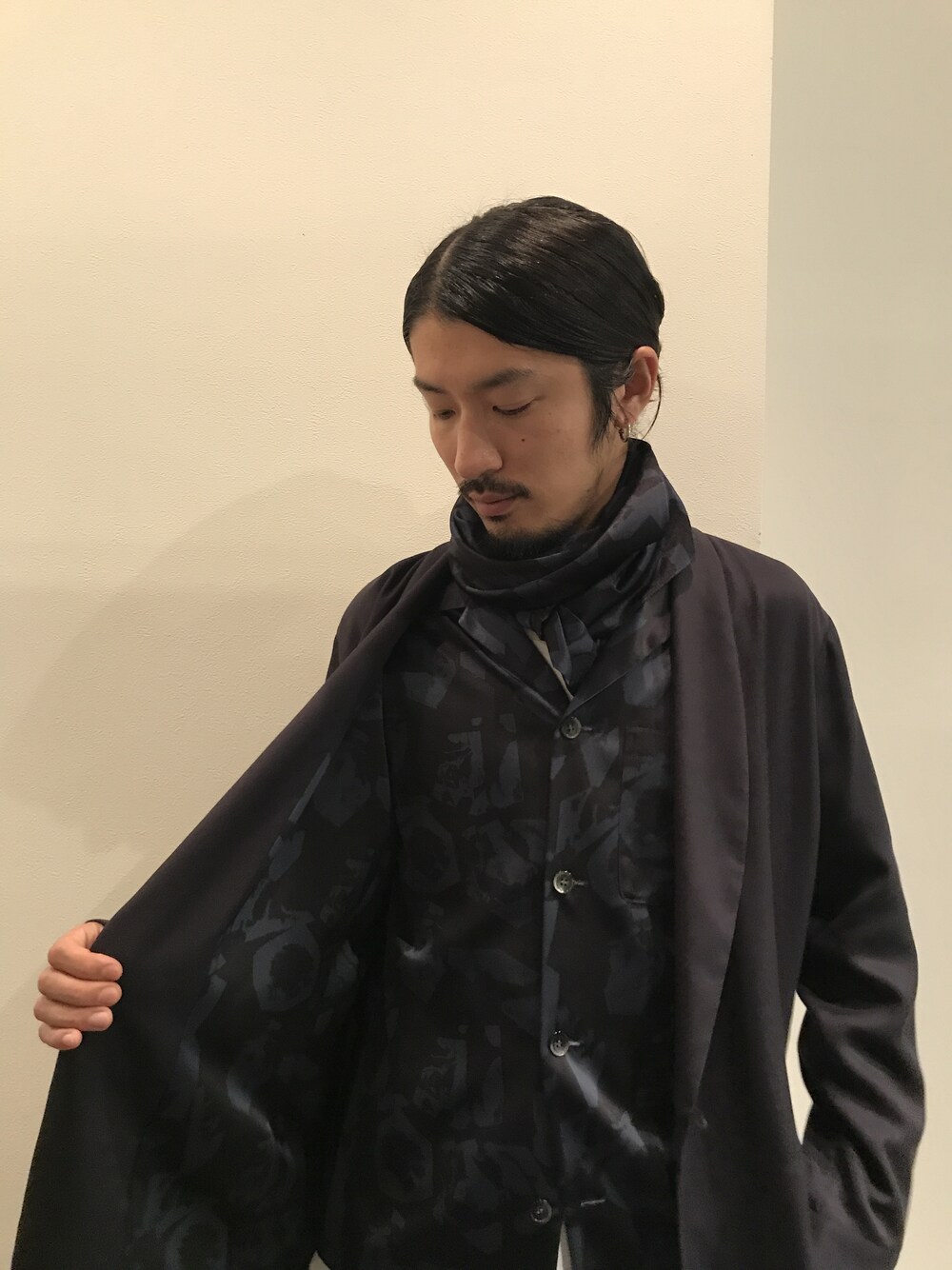 ミハラヤスヒロ FIT ストーンプリント スカーフ FIT MIHARAYASUHIRO（フィットミハラヤスヒロ）の「【FIT】ストーン