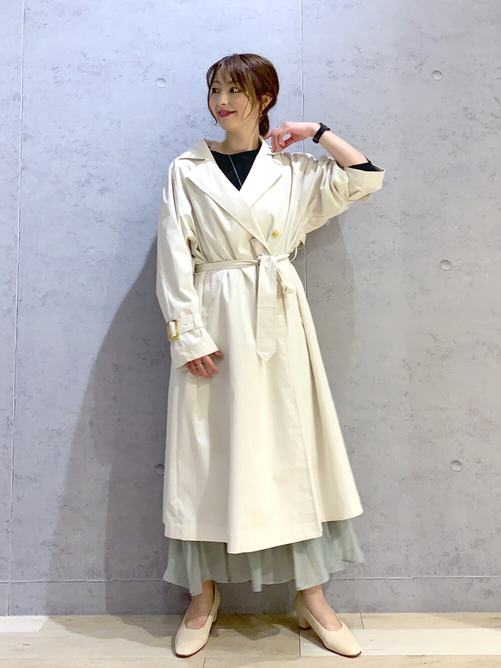 「休日スタイル、大人カジュアル、トレンチコート、春アウター、春カラー、ミントグリーン、ママコーデ、ママファッション、レプシィム(LEPSIM)、おしゃれさんと繋がりたい」｜「LEPSIMのロングテーラードコート　924791（トレンチコート、ホワイト系）」を使った、hanaeさん（レディース・160cm）の冬コーディネートの1枚目の写真