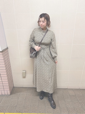 「小花柄ワンピース」｜「アイテム（ブーツ）」を使った、まゆさんさん（レディース・157cm）の秋コーディネート