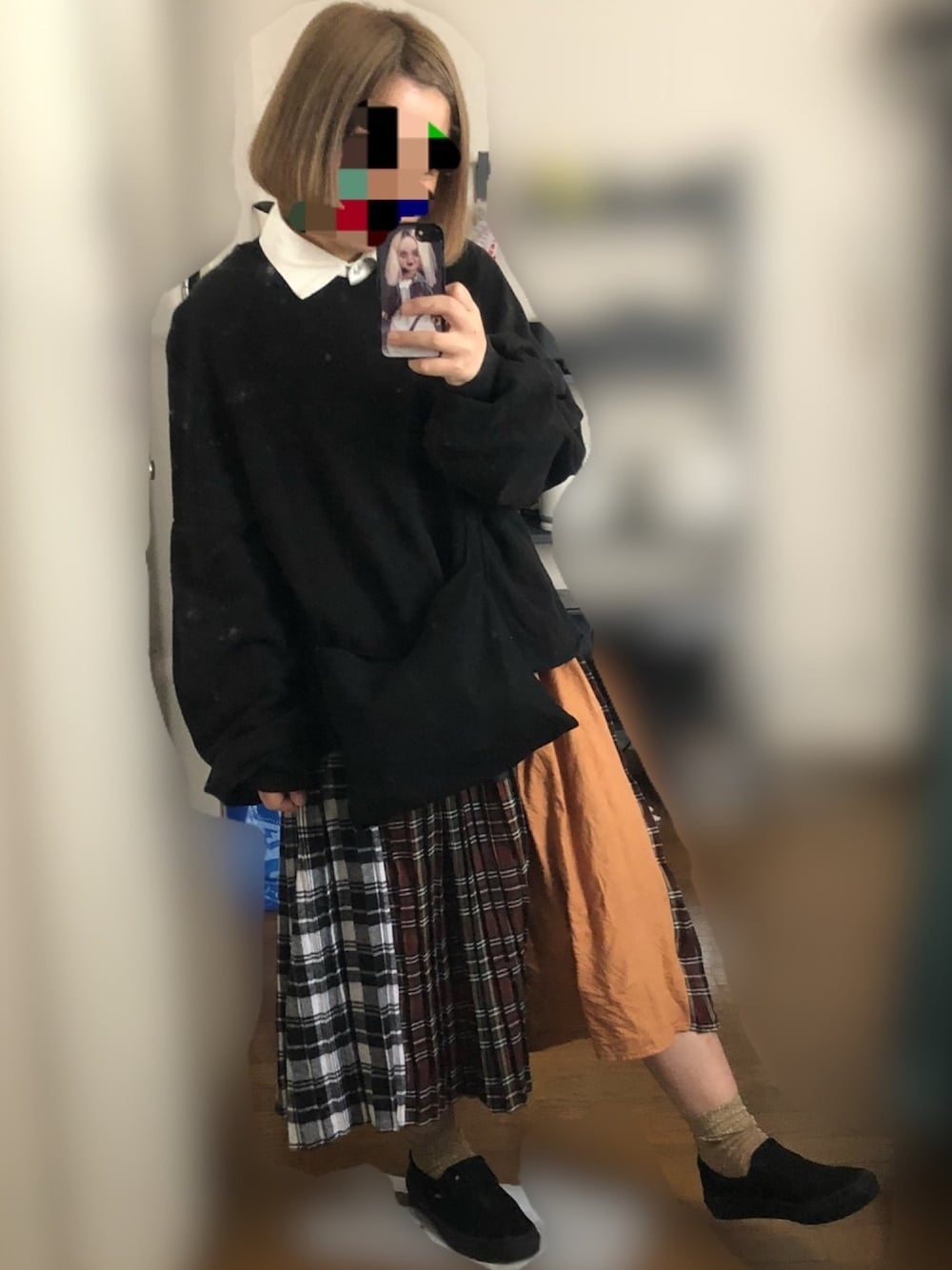 「WEGO、VANS、tabio、merlot」｜「MERLOTのチェック×プリーツスカート7192（スカート、ブラウン系）」を使った、はしもこさん（レディース・150cm）の春コーディネートの1枚目の写真