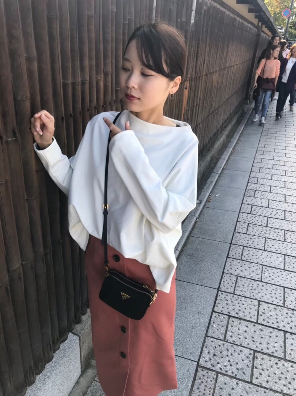 「PRADAのアイテム（ショルダーバッグ、ブラック系）」を使った、R!Oさん（レディース・155cm）の秋コーディネートの1枚目の写真