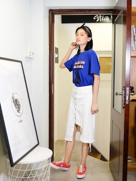 「アイテム（デニムスカート、ホワイト系）」を使った、Imbygさん（レディース・173cm）の春コーディネート