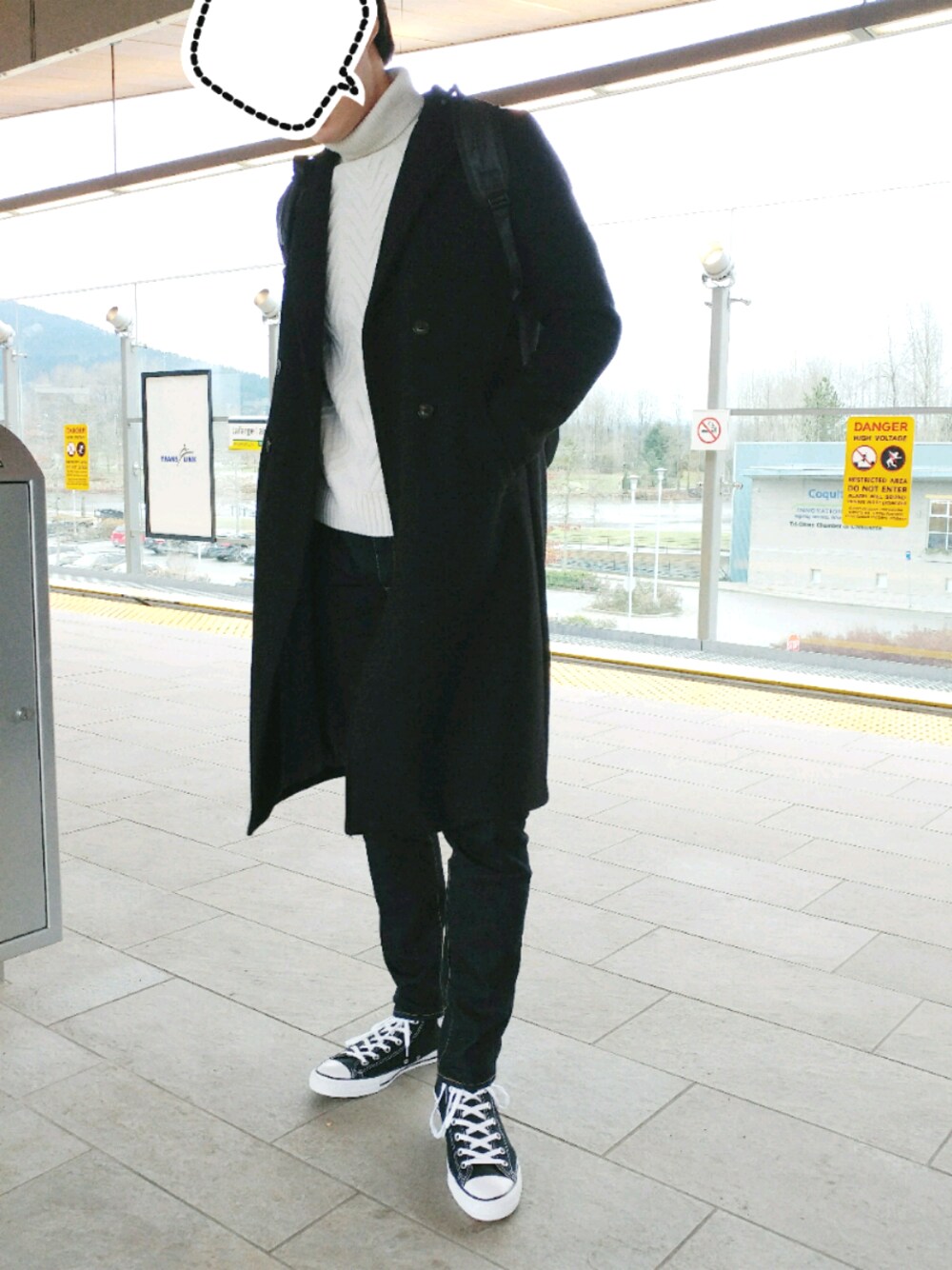 「ootd、denim、black and white」｜「ZARAのアイテム（ニット/セーター、ホワイト系）」を使った、Michael Linさん（メンズ・185cm）の冬コーディネートの1枚目の写真