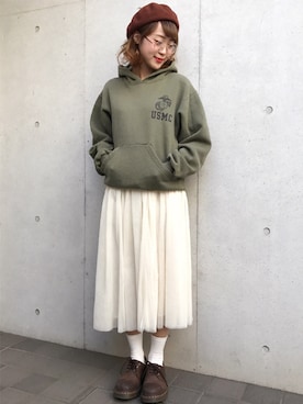 「アイテム（パーカー、グリーン系）」を使った、古着屋RAINBOWさん（レディース・155cm）の春コーディネート