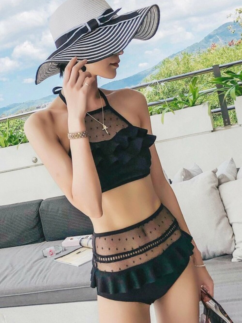 「セットアップ、シンプル、ブラック、ドット、summer、ハイウエスト、キャミソール、水着、ビキニ、OSYAREVO」｜「OSYAREVOの【入荷禁止】[水着] シースルー ドット柄 タンキニ（上下セット）（水着、ブラック系）」を使った、OSYAREVOさん（レディース・172cm）の夏コーディネートの1枚目の写真