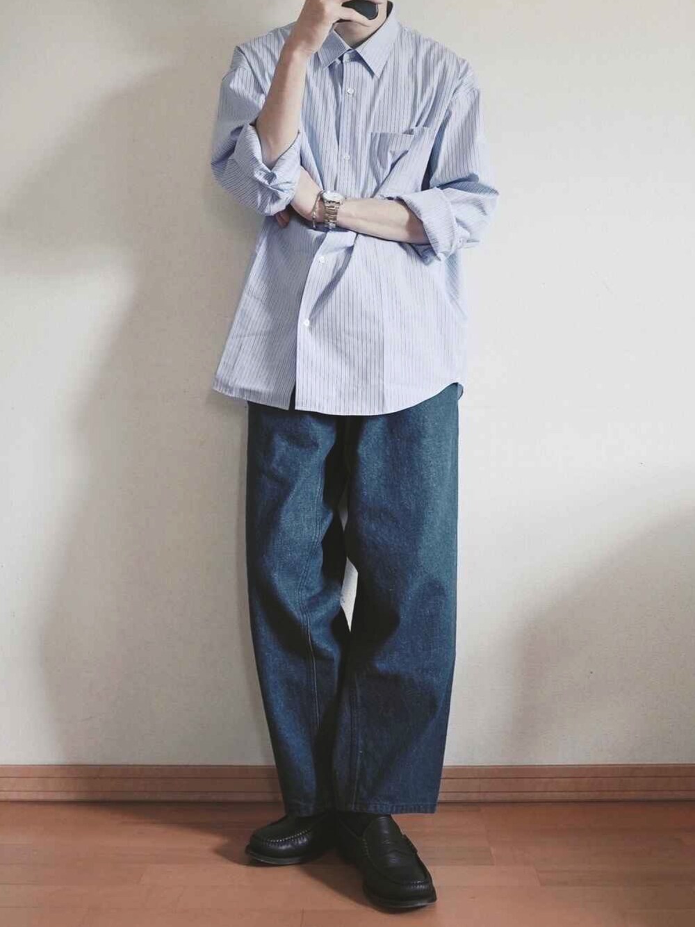 「おしゃれさんと繋がりたい、ビッグシルエット、オーバーシャツ、ビッグシャツ、ストライプシャツ、春夏コーデ、春コーデ、夏コーデ、デニムパンツ、ワイドデニム」｜「THOMAS MASONのトーマスメイソンオーバーシャツ（シャツ/ブラウス、ブルー系）」を使った、平(taira)さん（メンズ・167cm）の春コーディネートの1枚目の写真