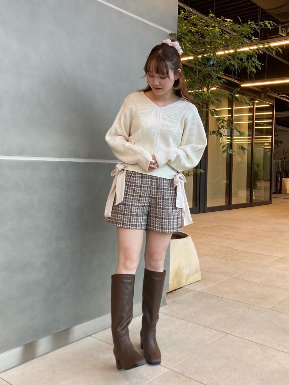 「ショートパンツ、トレンドコーデ、MAJESTIC LEGON、カジュアルコーデ、マジェスティックレゴン、秋コーデ、ニットコーデ、着まわしコーデ、おうち時間」｜マジェスティックレゴン横浜ジョイナス店スタッフさん（レディース・161cm）の秋コーディネートの1枚目の写真