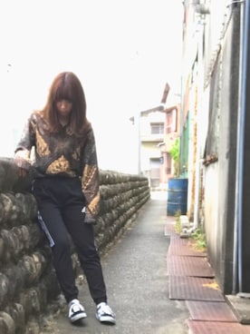 「adidas（アディダス）のアイテム（パンツ、ブラック系）」を使った、サトウユウさん（レディース・165cm）の春コーディネート