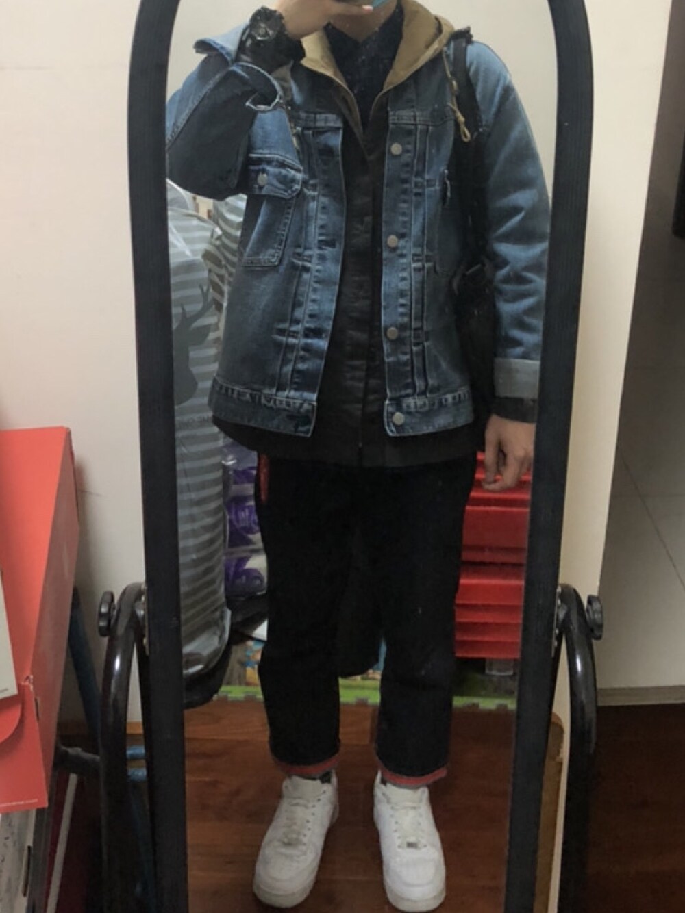 「MUJI、LACOSTE、UNIQLO、CASIO、AIR JORDAN、EVISU、NIKE」｜「LACOSTEのアイテム（シャツ/ブラウス、ブルー系）」を使った、OBERIさん（メンズ・165cm）の春コーディネートの1枚目の写真