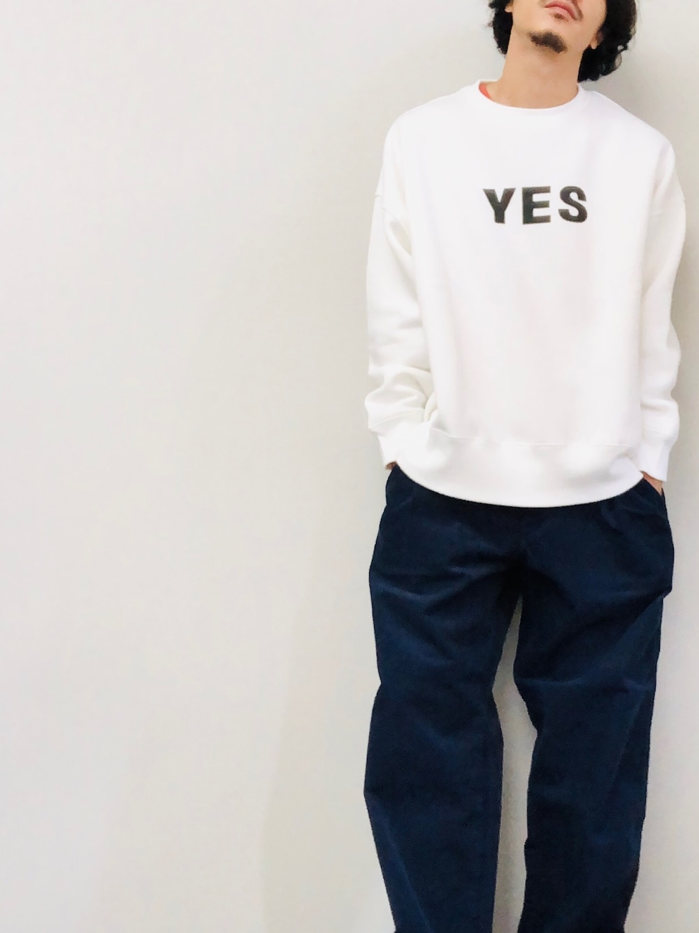 「シンプルコーデ、カジュアル」｜「H.UNIT STORE LABELのアイテム（スウェット、ホワイト系）」を使った、fovさん（メンズ・167cm）の冬コーディネートの1枚目の写真