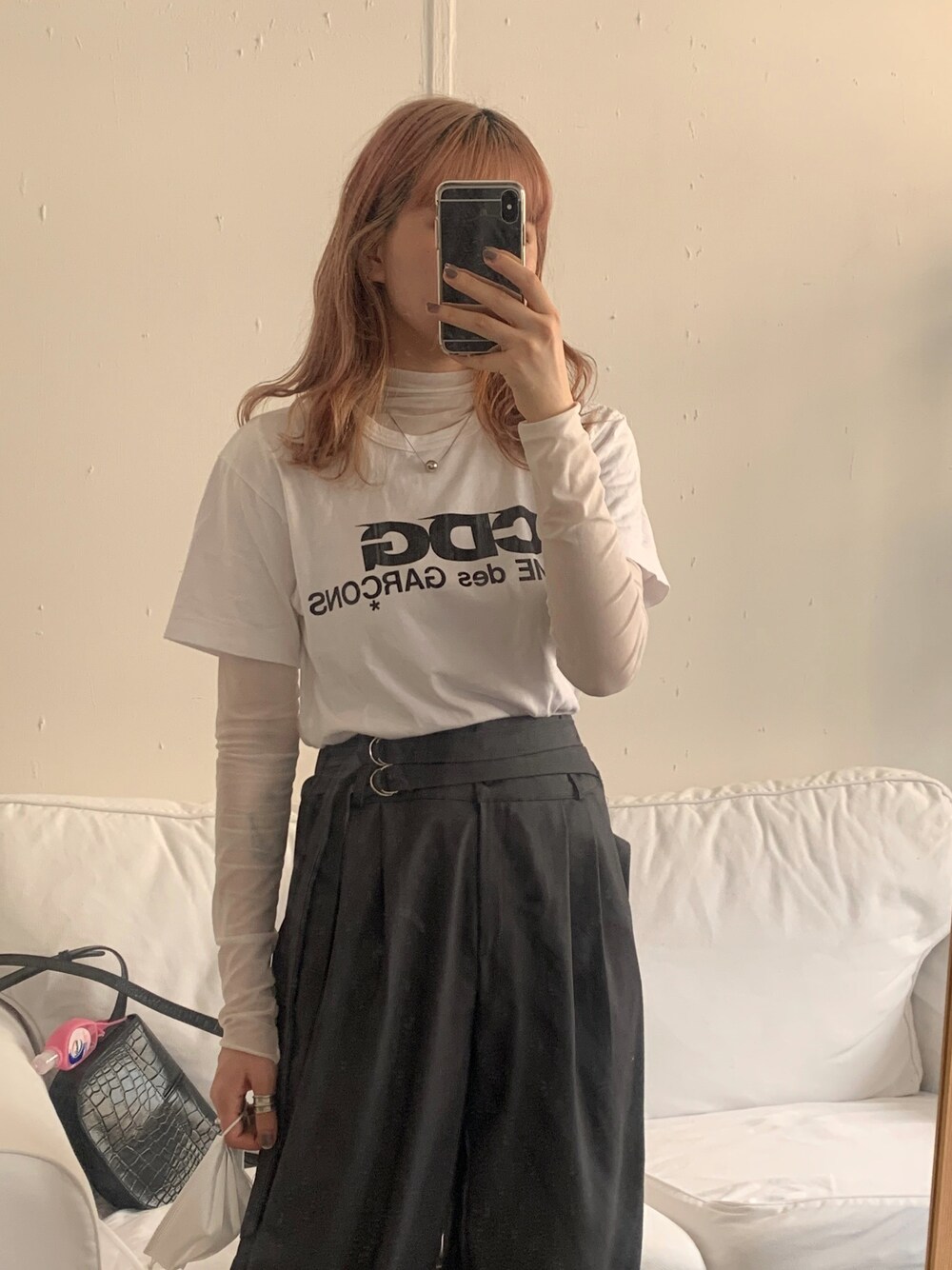 「COMME des GARCONSのアイテム（Tシャツ/カットソー、ホワイト系）」を使った、yamさん（レディース・162cm）の秋コーディネートの1枚目の写真