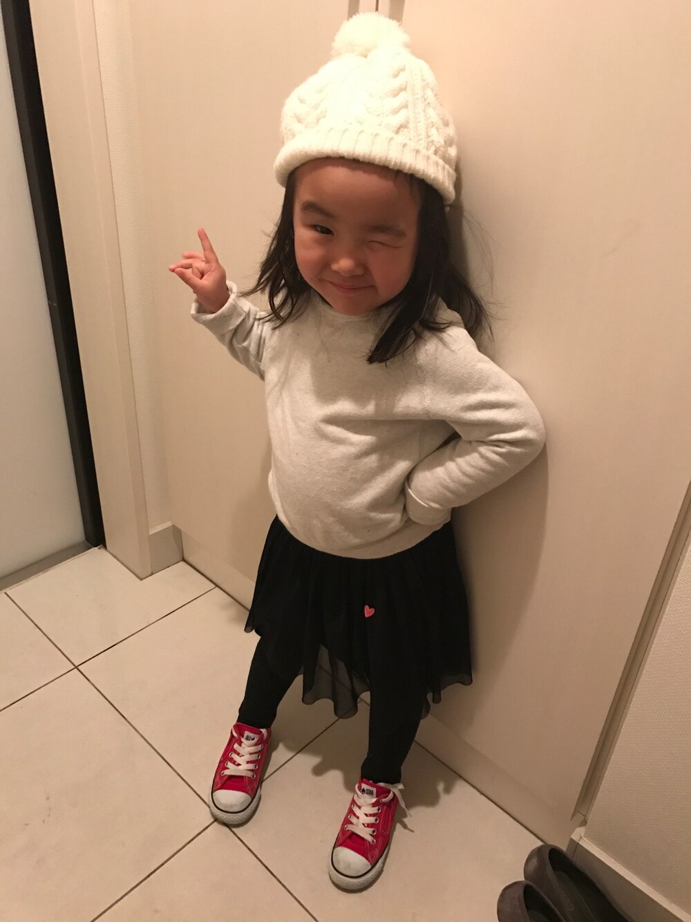 「カジュアル、キッズファッション、UNIQLO」｜「UNITED ARROWSのアイテム（ニットキャップ/ビーニー、ホワイト系）」を使った、emiriさん（キッズ・90cm）の冬コーディネートの1枚目の写真