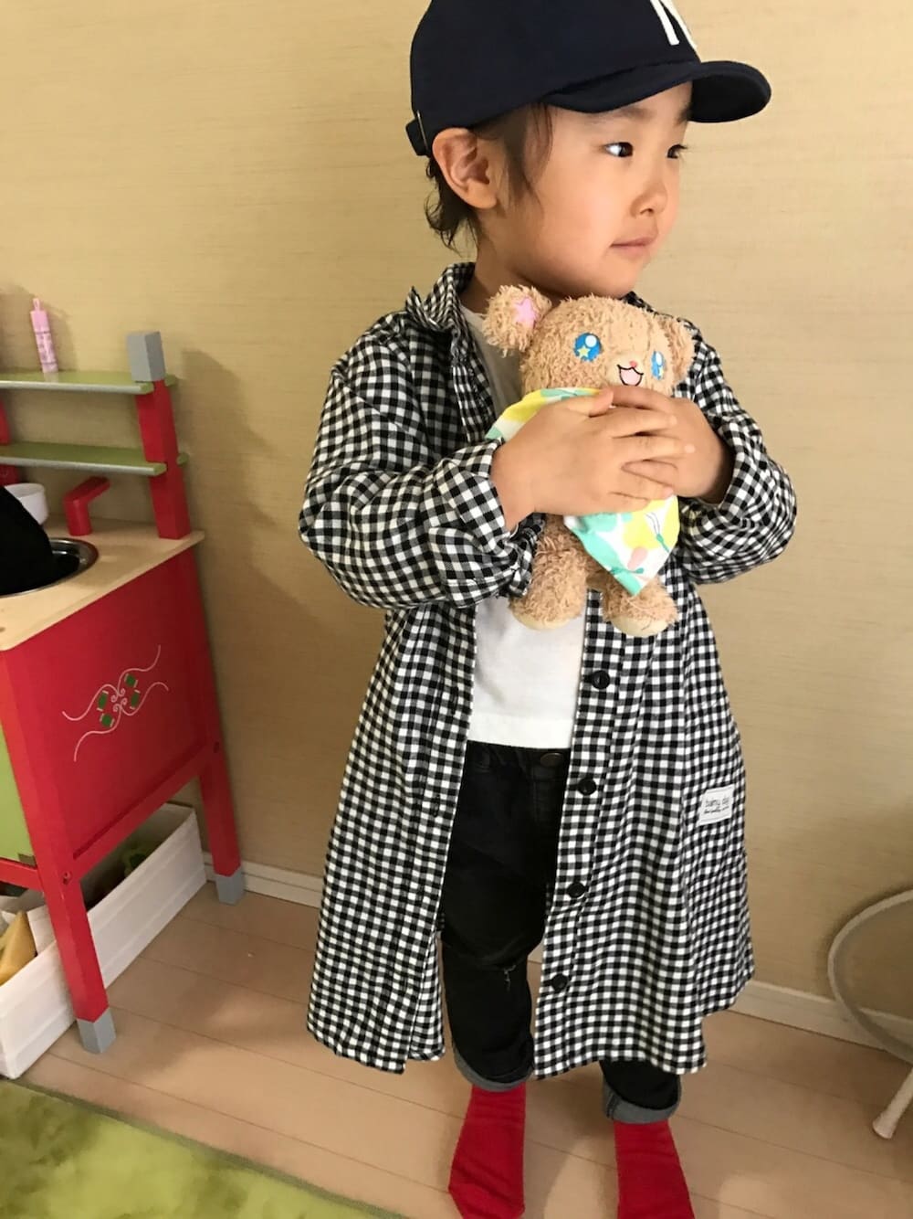 「シンプル、kids、キッズコーデ、ライダース、女の子、３歳女の子」｜「西松屋のアイテム（シャツワンピース、ブラック系）」を使った、emiriさん（キッズ・100cm）の春コーディネートの1枚目の写真
