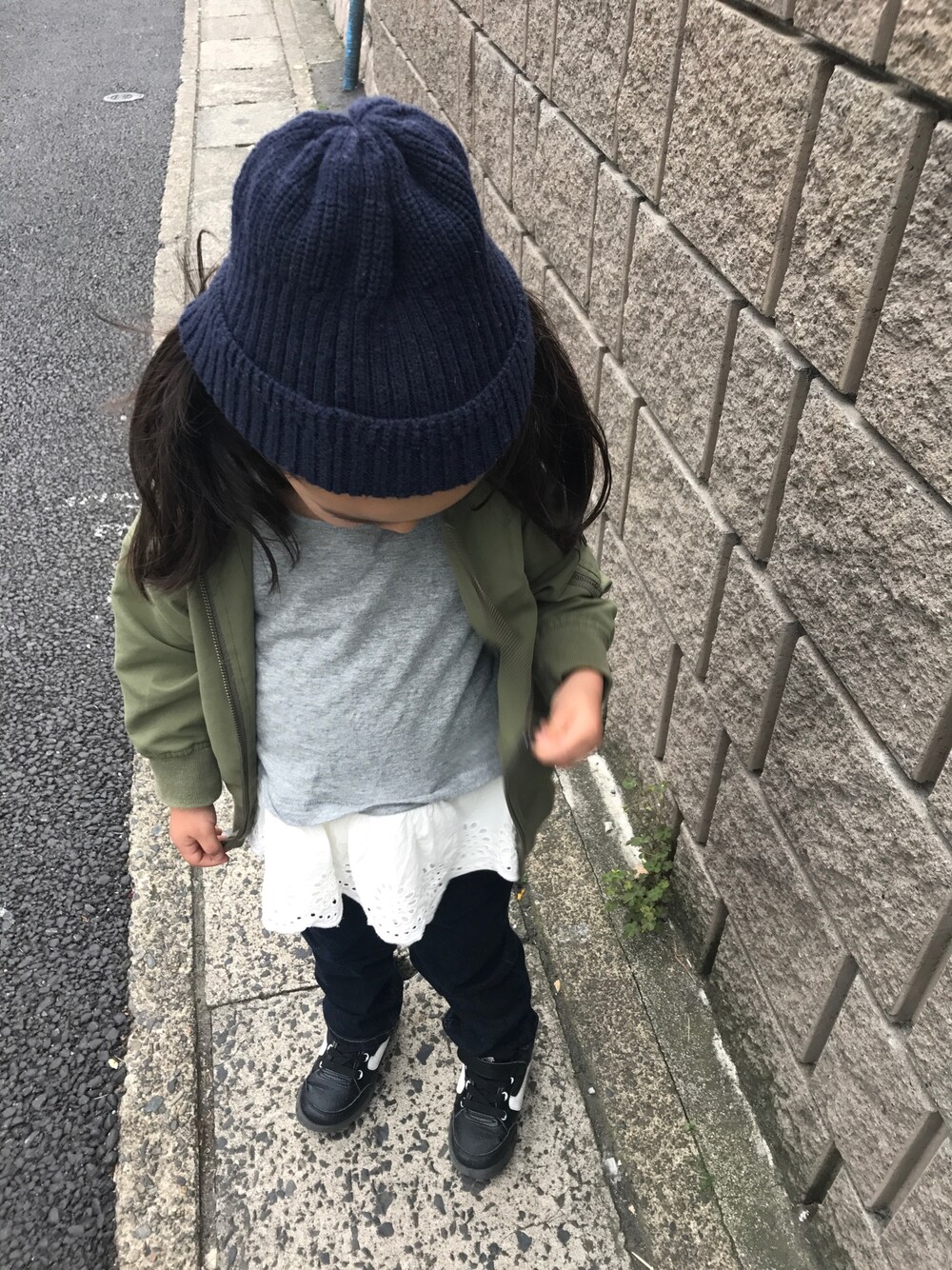 「ドラフトギャップ、シンプルコーデ」｜「abcdのアイテム（ニットキャップ/ビーニー、ブルー系）」を使った、emiriさん（キッズ・100cm）の夏コーディネートの1枚目の写真