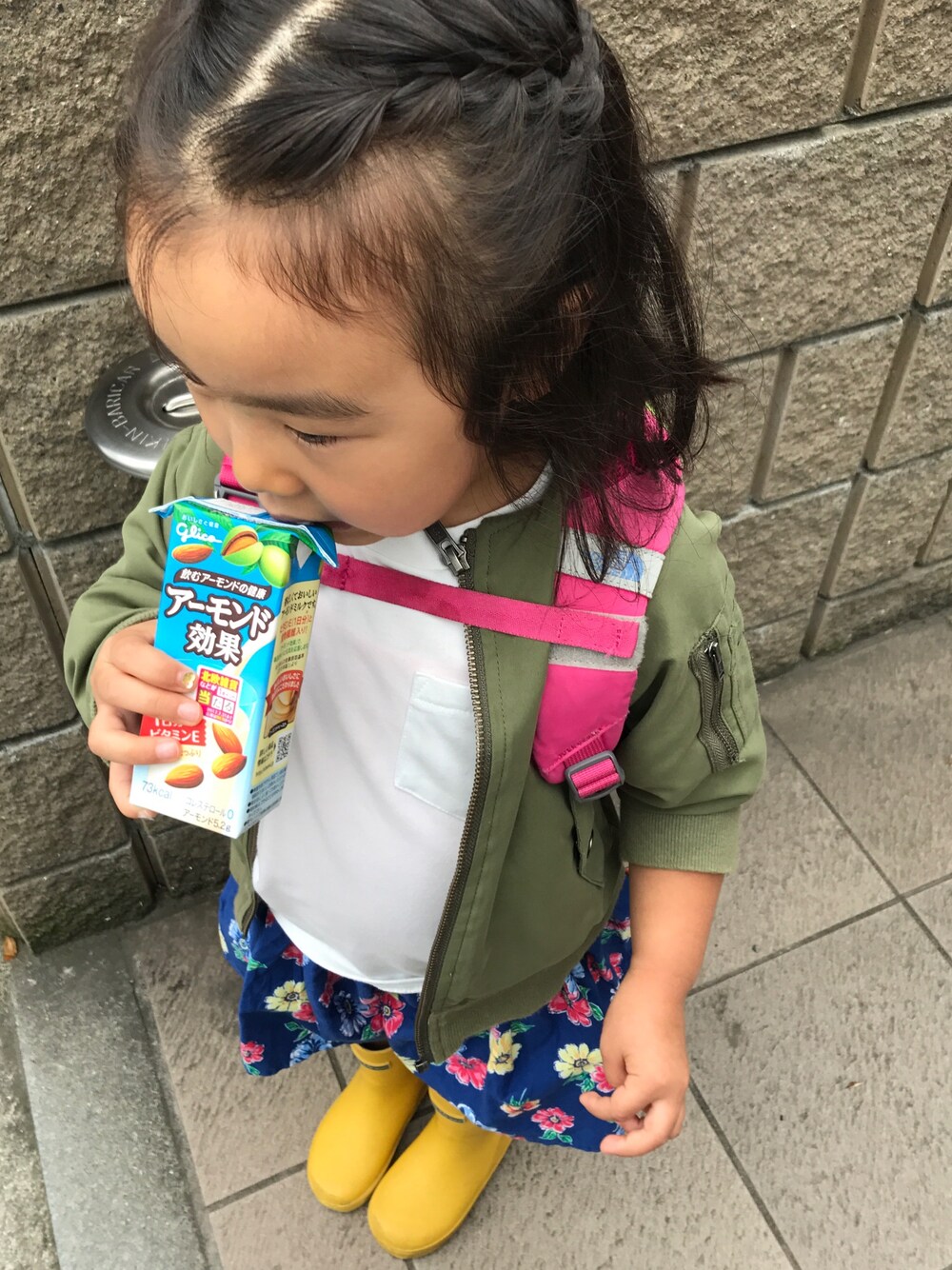「女の子コーデ、グローバルワーク(GLOBAL WORK)、雨の日コーデ」｜「THE NORTH FACEのTHE NORTH FACE / K HOMESLICE（バックパック/リュック、ピンク系）」を使った、emiriさん（キッズ・100cm）の夏コーディネートの1枚目の写真