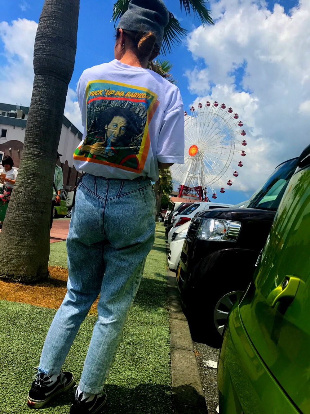 「アパレルスタッフ、アパレル、Tシャツコーデ、fuckingamesome、VANS、oldskool、HUF、usedパンツ、仕事着」｜「fuckingamesomeのアイテム（Tシャツ/カットソー、ホワイト系）」を使った、yucarさん（レディース・150cm）の夏コーディネートの1枚目の写真