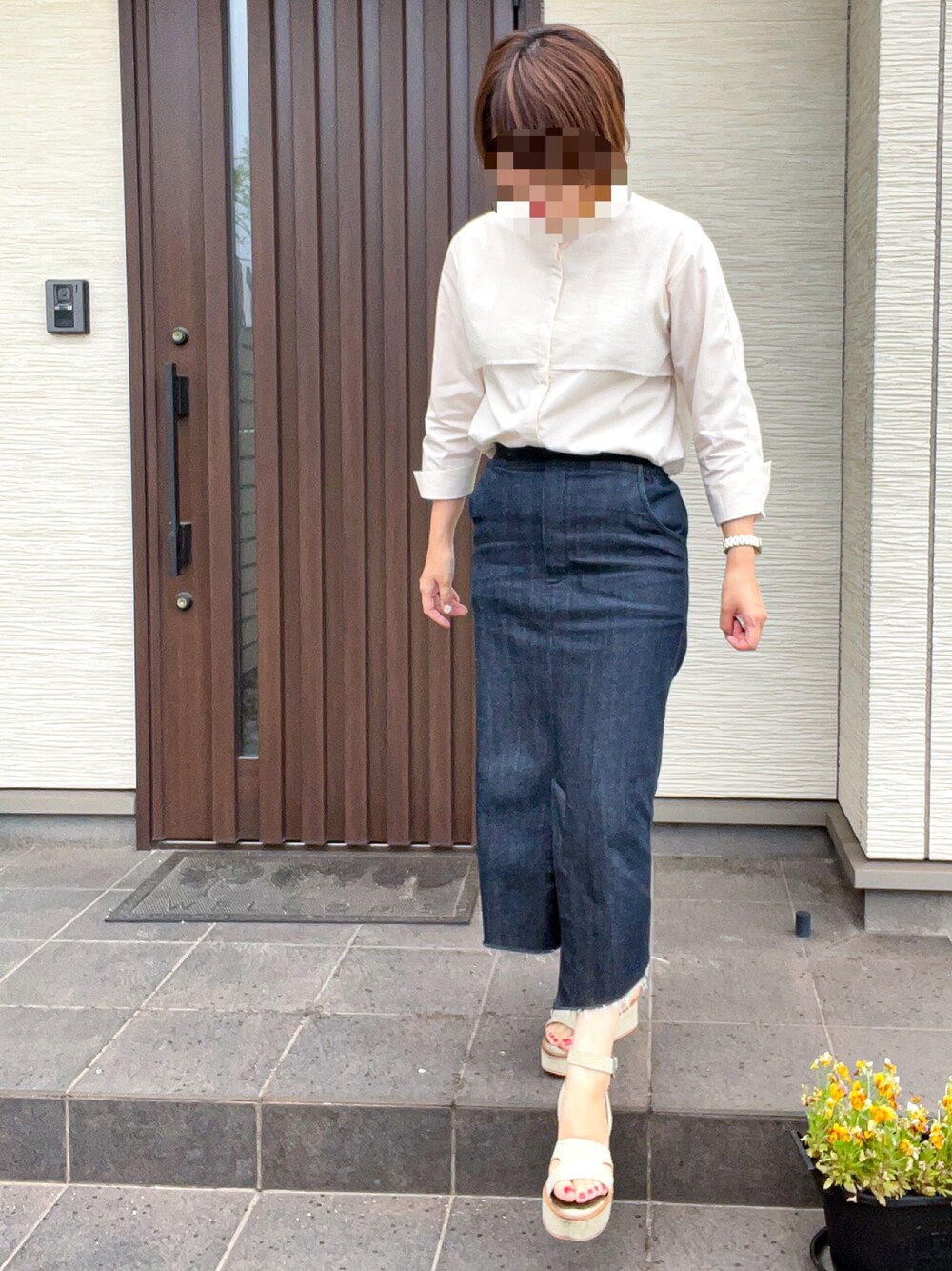 「夏コーデ、オトナ女子、大人コーデ、ハイウエスト、カジュアルコーデ、デニムスカート、ママコーデ、美容師」｜「LUCA/LADY LUCK LUCAのRODEO ロデオ オーガンジードッキングブラウス（シャツ/ブラウス、ホワイト系）」を使った、ぐっさんさん（レディース・166cm）の夏コーディネートの1枚目の写真