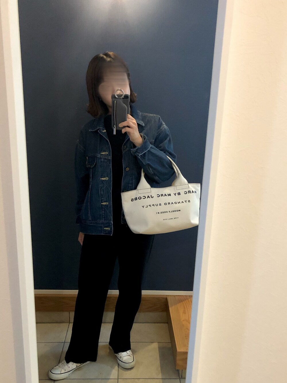 「大人カジュアル、秋のコーデ、お洒落さんとつながりたい、ootd、キレイめ、ラクチンコーデ、低身長、デニムジャケット、コンバース、シンプル」｜「LeeのLee×DOORS　別注Gジャン（デニムジャケット、ブルー系）」を使った、てむ✱✱さん（レディース・149cm）の秋コーディネートの1枚目の写真