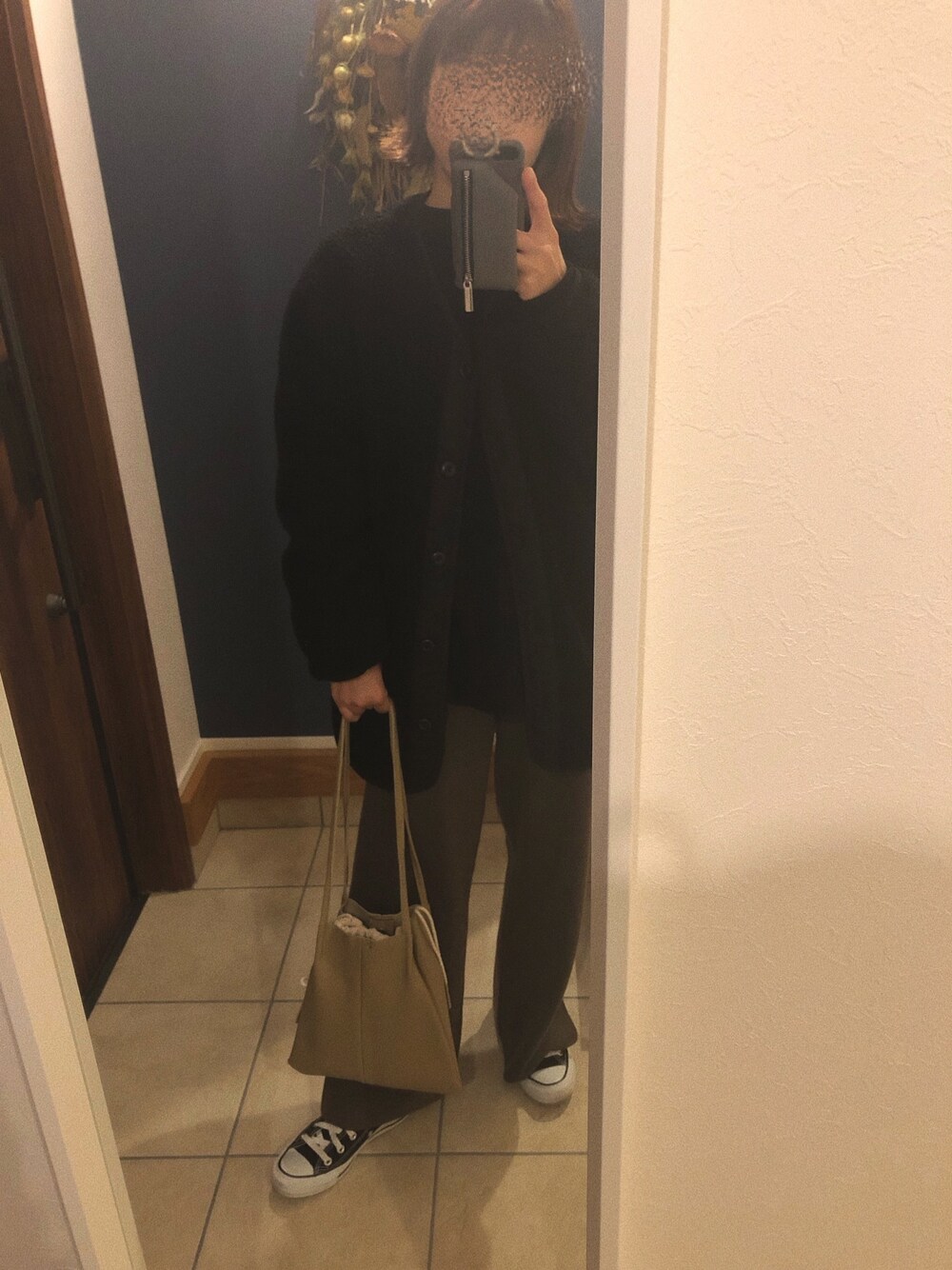 「秋冬コーデ、カジュアル、おしゃれさんと繋がりたい、ブラック、ニットパンツ、GU、シンプルコーデ、シンプル、ootd、outfit」｜「B:MING by BEAMSのALPHA INDUSTRIES×ビーミング by ビームス / 別注 リバーシブル ボアライナー キルトジャケット17AW（ミリタリージャケット、ブラック系）」を使った、てむ✱✱さん（レディース・149cm）の秋コーディネートの1枚目の写真