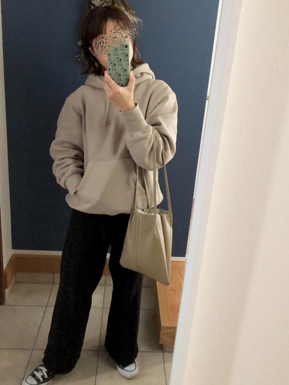 「GU、オトナカジュアル、シンプル、ootd、スニーカーコーデ、低身長、パーカー、オーバーサイズ、シンプルコーデ、ラクチンコーデ」｜「GUのアイテム（スウェット、ベージュ系）」を使った、てむ✱✱さん（レディース・149cm）の冬コーディネートの1枚目の写真