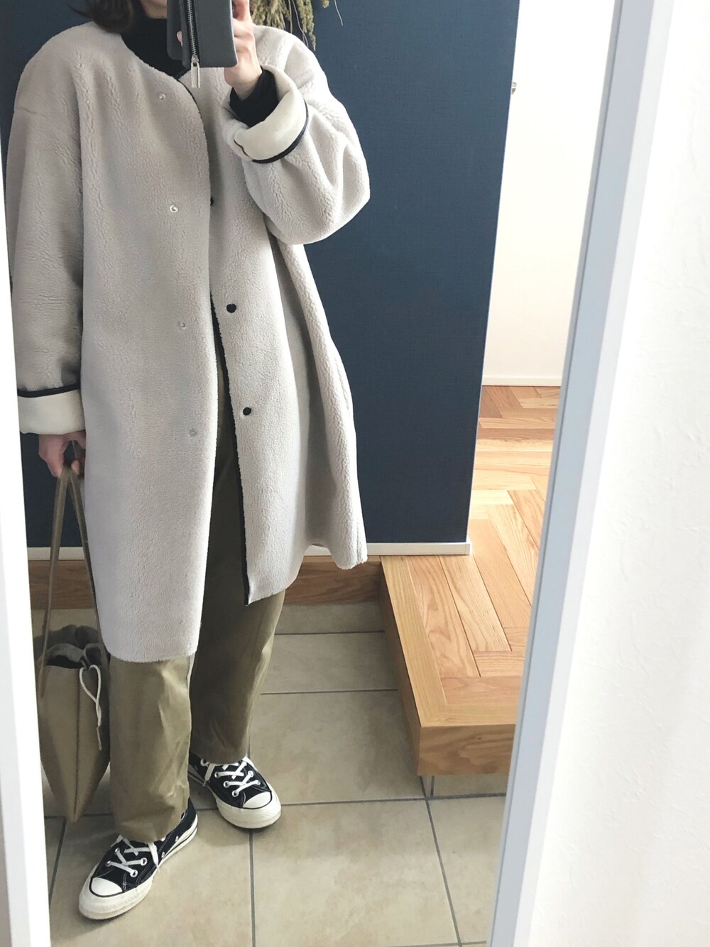 「お洒落さんとつながりたい、大人カジュアル、チノパン、低身長、シンプル、シンプルコーデ、ootd、outfit、きれいめカジュアル」｜「Mila Owenのハイウエストチノパンツ（チノパンツ、ベージュ系）」を使った、てむ✱✱さん（レディース・149cm）の冬コーディネートの1枚目の写真