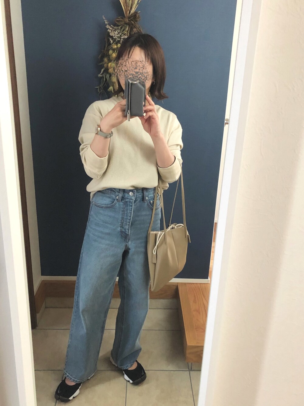 「カジュアル、ゆるコーデ、今日のコーデ、低身長コーデ、ラクチンコーデ、デニム、シンプル、シンプルコーデ、ootd、おしゃれさんと繋がりたい」｜「JOURNAL STANDARD relumeのTCワッフルロングスリーブTシャツ◆（Tシャツ/カットソー、ベージュ系）」を使った、てむ✱✱さん（レディース・149cm）の春コーディネートの1枚目の写真