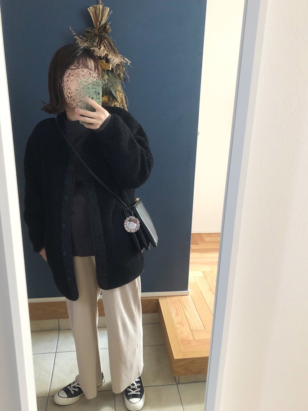 「大人カジュアル、冬コーデ、おしゃれさんと繋がりたい、ootd、ブラック、ラフ、低身長コーデ、低身長、シンプル、シンプルコーデ」｜「B:MING by BEAMSのALPHA INDUSTRIES×ビーミング by ビームス / 別注 リバーシブル ボアライナー キルトジャケット17AW（ミリタリージャケット、ブラック系）」を使った、てむ✱✱さん（レディース・149cm）の秋コーディネートの1枚目の写真