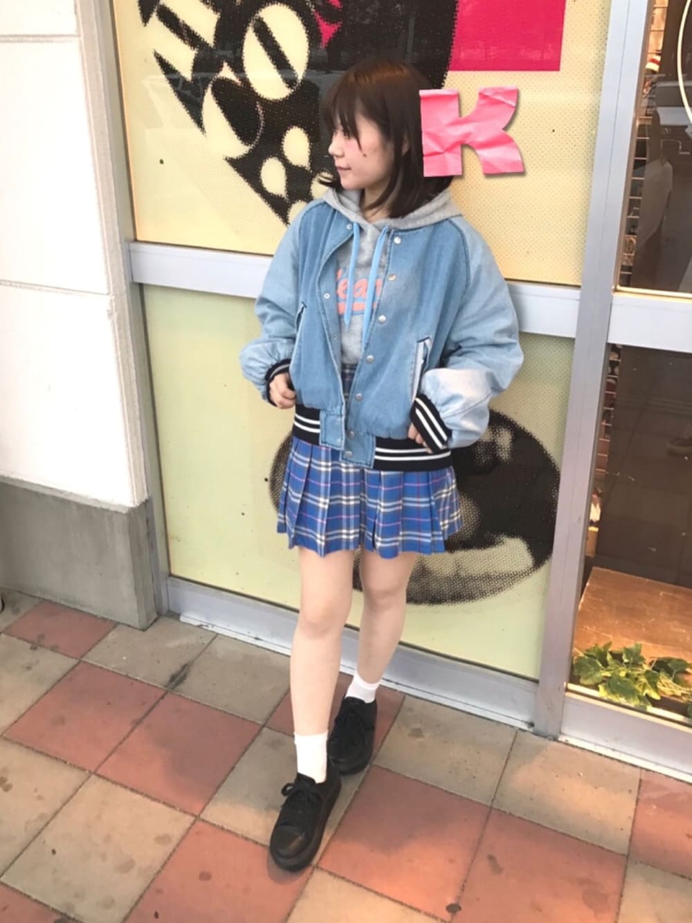 「春コーデ、スクールガール、原宿、BUBBLES、WEGO、パステルカラー、グレーのパーカー、プリーツスカート、青、学生」｜「WEGOのアイテム（ジャケット/アウター、ブルー系）」を使った、ぴんさん（レディース・158cm）の春コーディネートの1枚目の写真