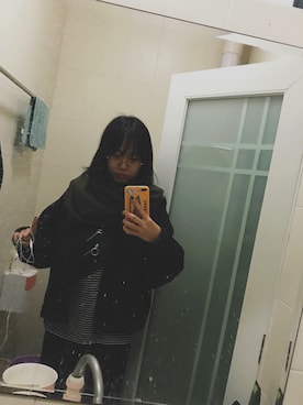 「MONKI（モンキ）のアイテム（マフラー）」を使った、JUDY叻叻さん（レディース・177cm）の春コーディネート