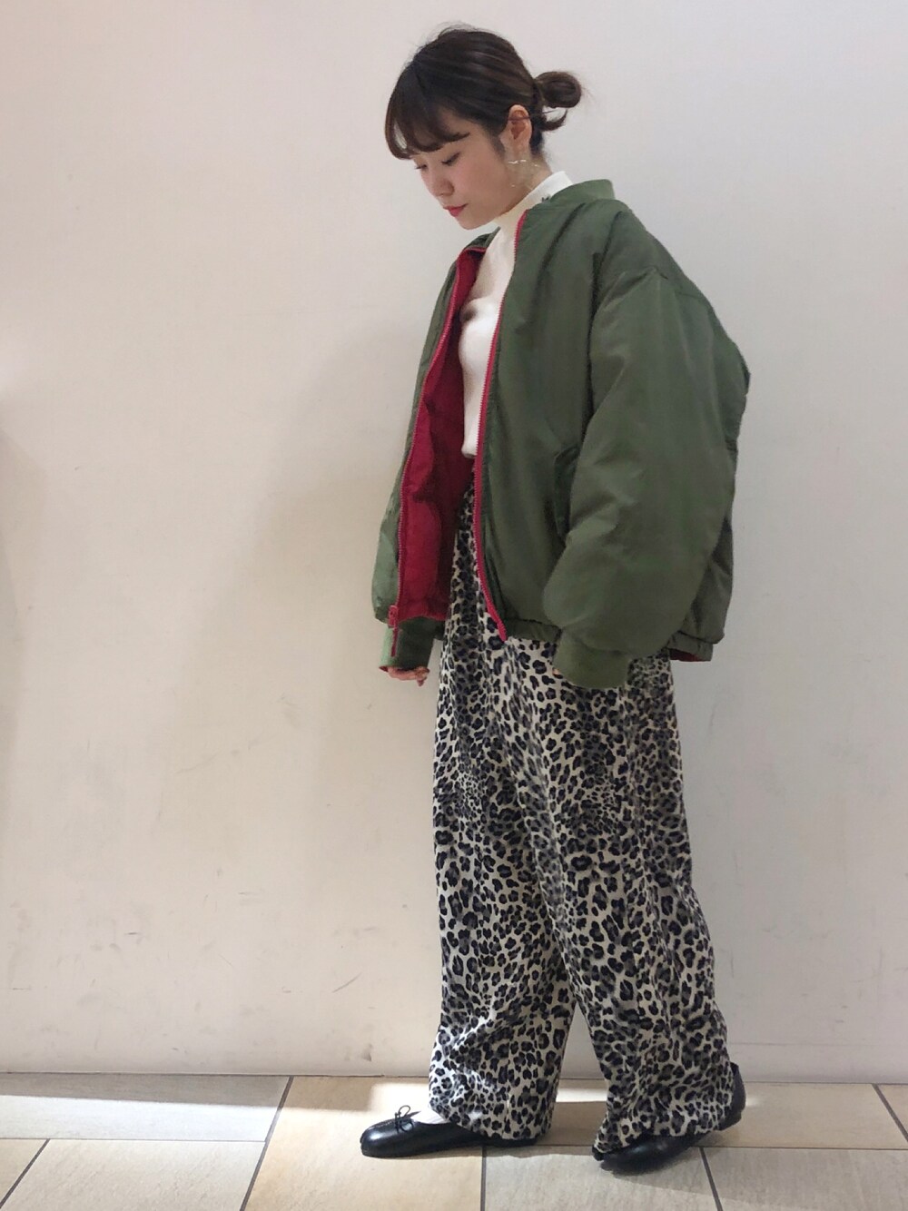 「w closet、低身長、秋のコーデ、ビッグシルエット、カーキ、ダウンジャケット、レオパード、カジュアル」｜「w closetのリバーシブルエコダウン_（ダウンジャケット/コート、ピンク系）」を使った、harumi ootukaさん（レディース・153cm）の秋コーディネートの1枚目の写真