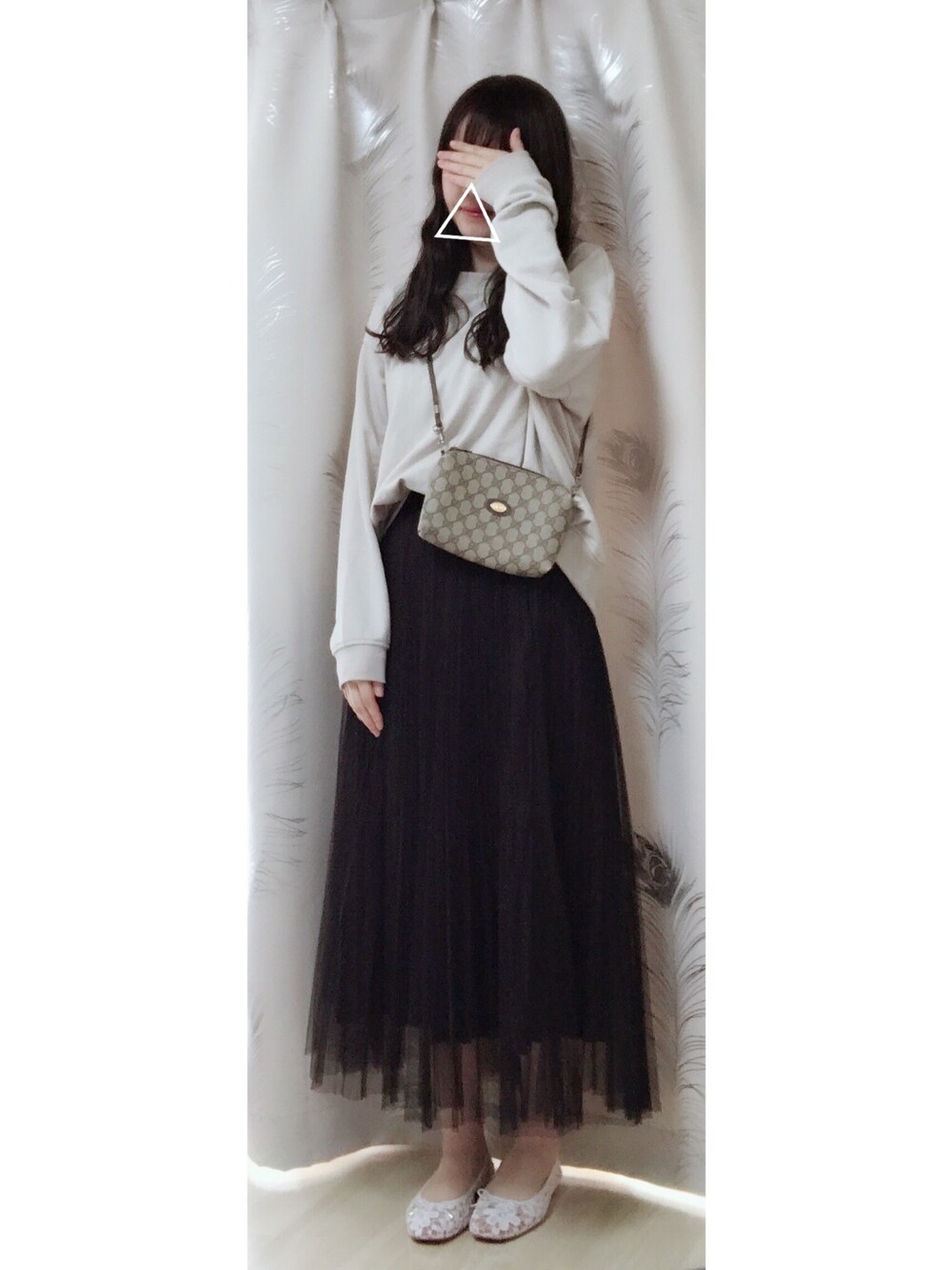 「バレエシューズ、H&M、プチプラ、スウェット、チュールスカート、プリーツスカート、GUCCI、ヴィンテージバッグ、レースシューズ、ゆるコーデ」｜「COCO DEALのアイテム（スカート、ブラック系）」を使った、𝐌  さん（レディース・159cm）の春コーディネートの1枚目の写真