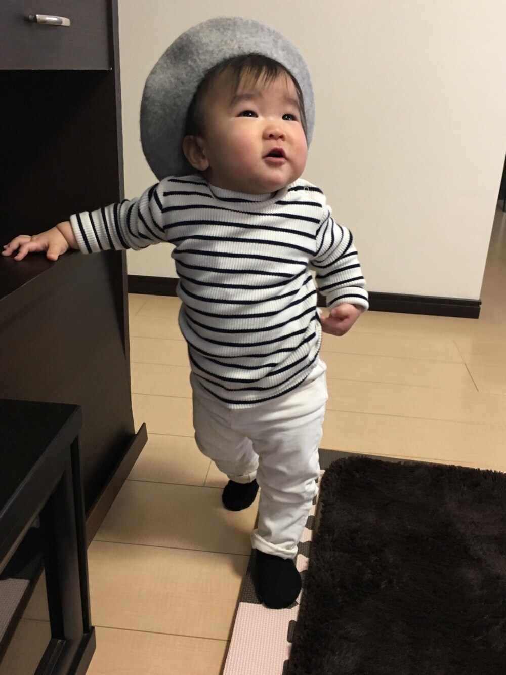 「9ヶ月、おんなのこ、コーデュロイパンツ、ちびボーダー族、ベレー帽、Branshes、old navy、しまむら、韓国子供服」｜「韓国子供服のアイテム（ハンチング/ベレー帽、グレー系）」を使った、☆meimei☆さん（キッズ・70cm）の冬コーディネートの1枚目の写真