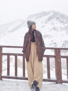 「no brand（ノーブランド）のアイテム（チノパンツ、ブラウン系）」を使った、Nicole Cheongさん（レディース）の冬コーディネート