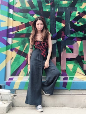 「no brand（ノーブランド）のアイテム（チノパンツ、ブルー系）」を使った、Nicole Cheongさん（レディース）の冬コーディネート