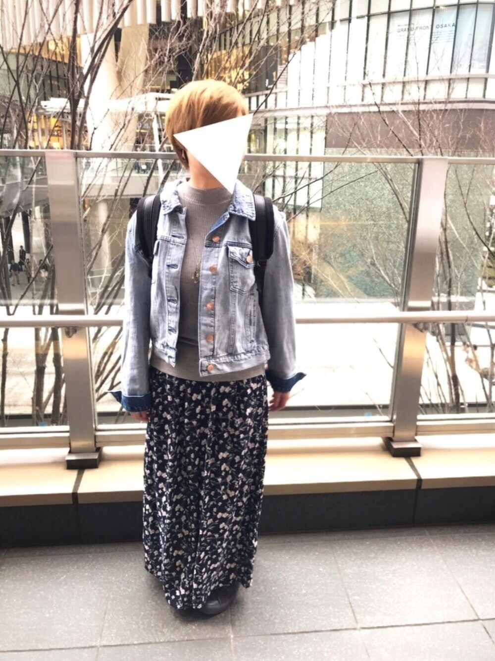 「春コーデ、プチプラ、花柄、ワイドパンツ、デニムジャケット、Gジャン」｜「FOREVER 21のアイテム（デニムジャケット、ブルー系）」を使った、akaneさん（レディース・157cm）の春コーディネートの1枚目の写真
