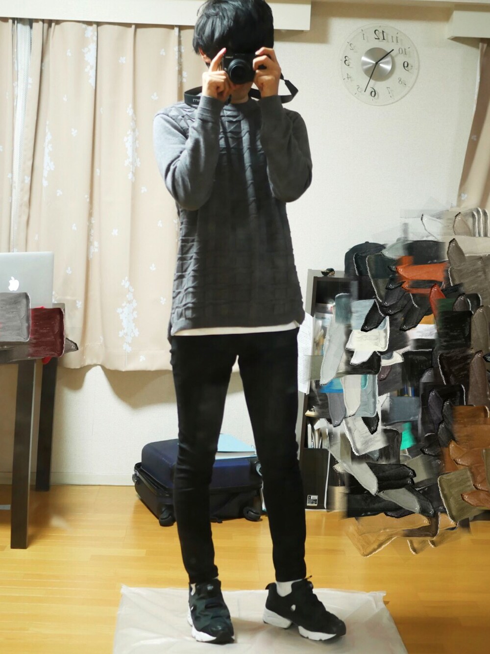 「グレーニット、ポンプフューリー」｜「STUDIOUSのSTUDIOUS プレーティングジャガードニット（ニット/セーター、グレー系）」を使った、astra7nagantさん（メンズ・173cm）の秋コーディネートの1枚目の写真