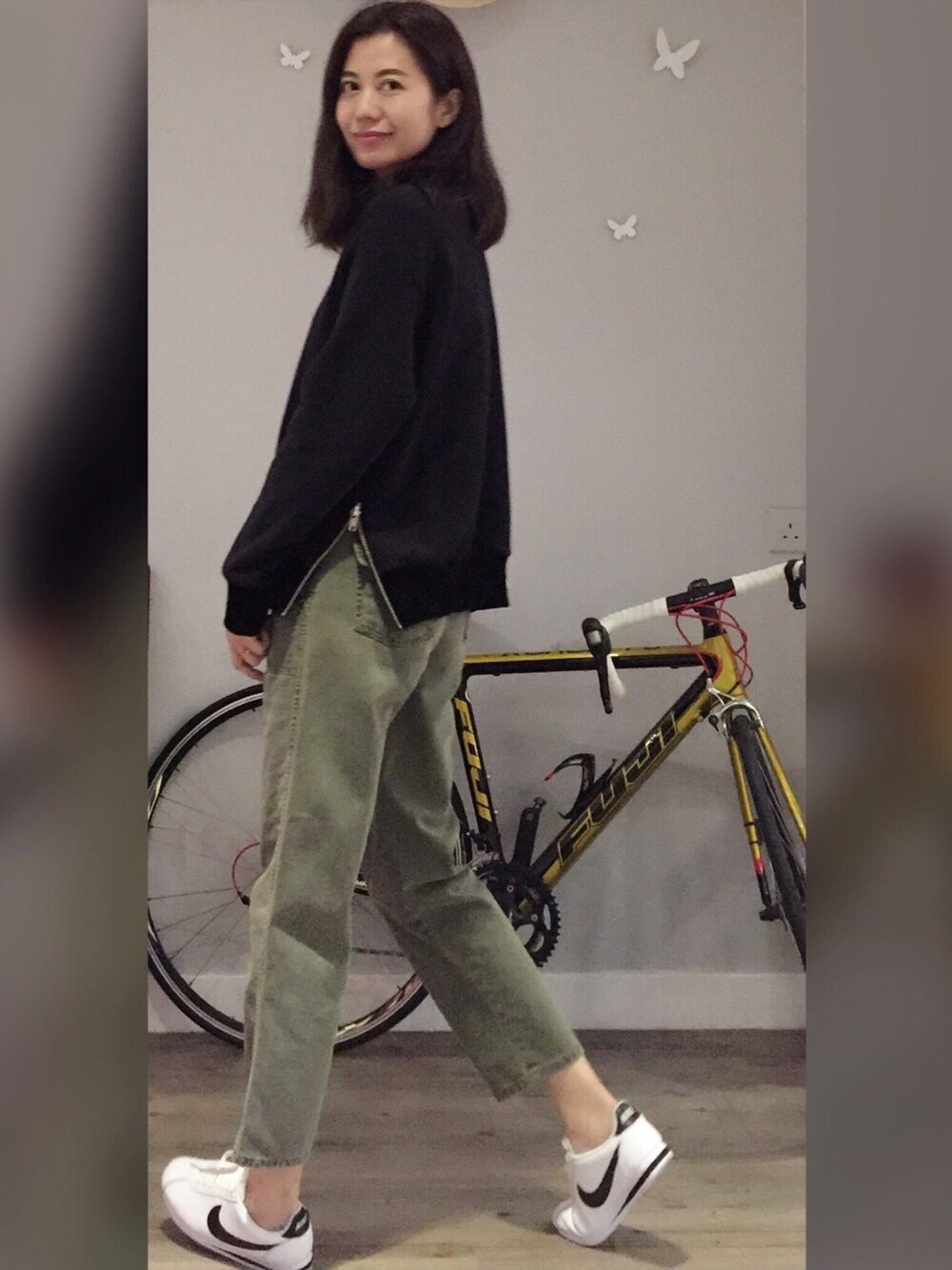 「ootd、NIKE」｜「MATIAのアイテム（スウェット、ブラック系）」を使った、Cathy L L Chanさん（レディース・173cm）の冬コーディネートの1枚目の写真