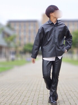 「HARE（ハレ）のシンセティックレザーパンツ (HARE)（その他パンツ、ブラック系）」を使った、東北大生のWEARさん（メンズ）の秋コーディネート